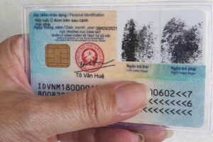 Khởi kiện khi người sử dụng lao động giữ giấy tờ tùy thân, bằng cấp, chứng chỉ gốc của người lao động 1 Giay To Tuy Than Nguoi Lao Dong